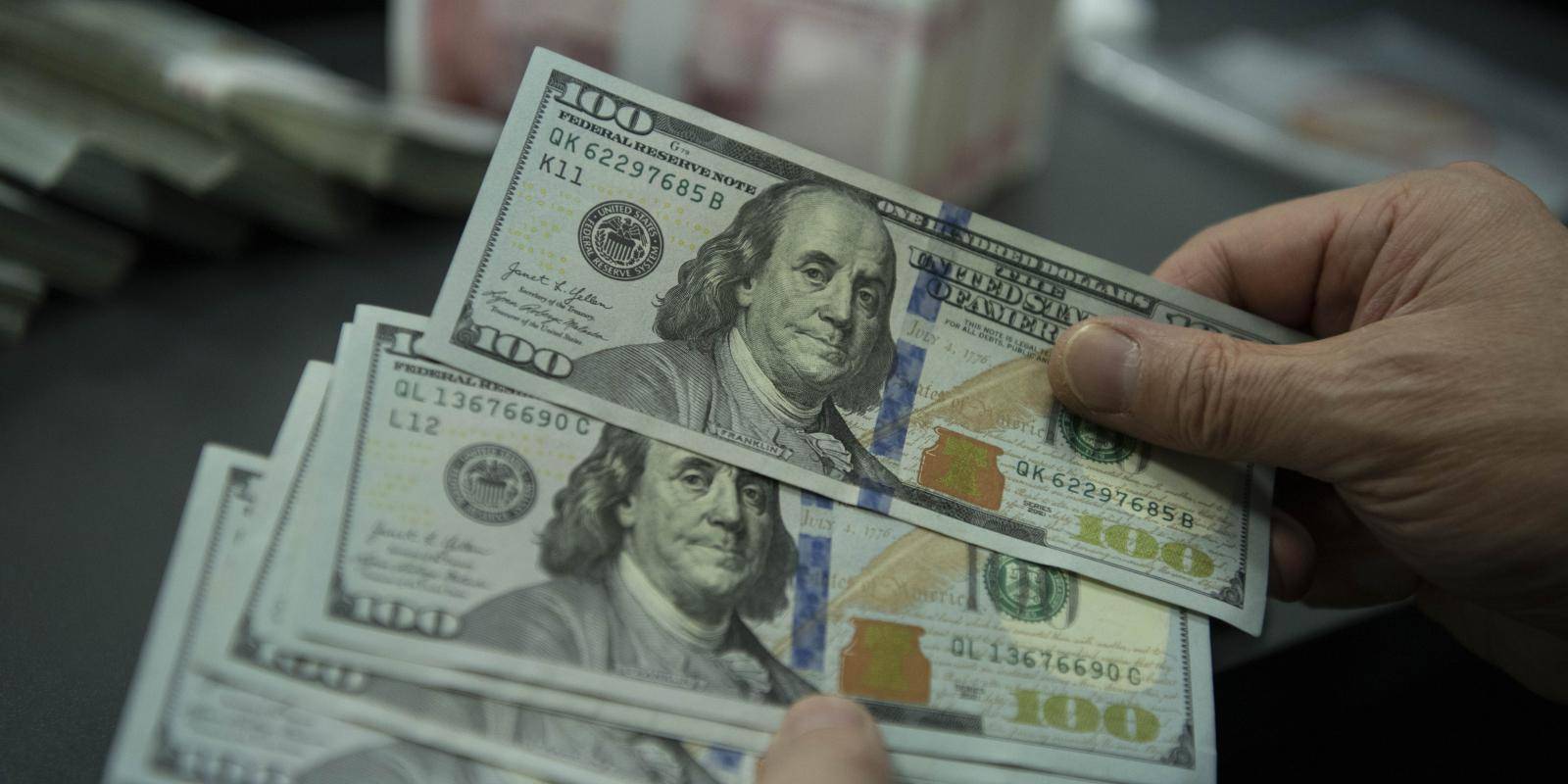 پیشبینی بورس فردا ۱۱ مهر | ادامه رشد بورس و دلار در شرایط تورمی 2 GettyImages 2256832273